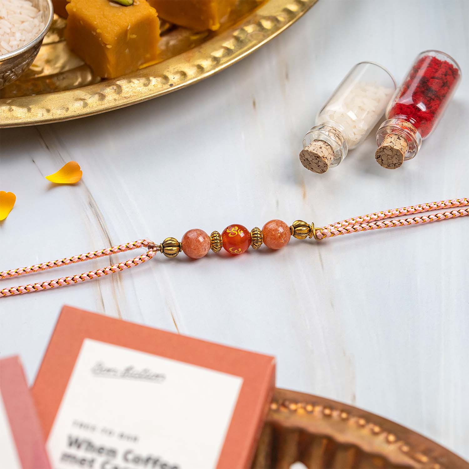 Om sunstone Hamper