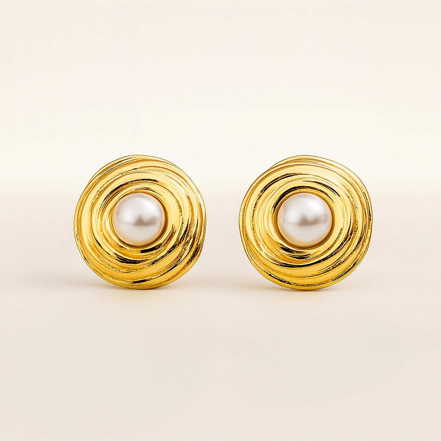 Sia Pearl 18K Gold Stud Earrings